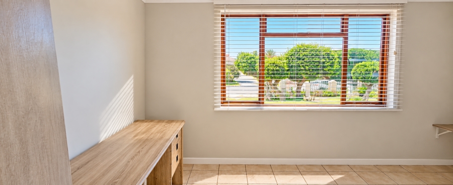 6 Bedroom Property for Sale in Franskraal Western Cape